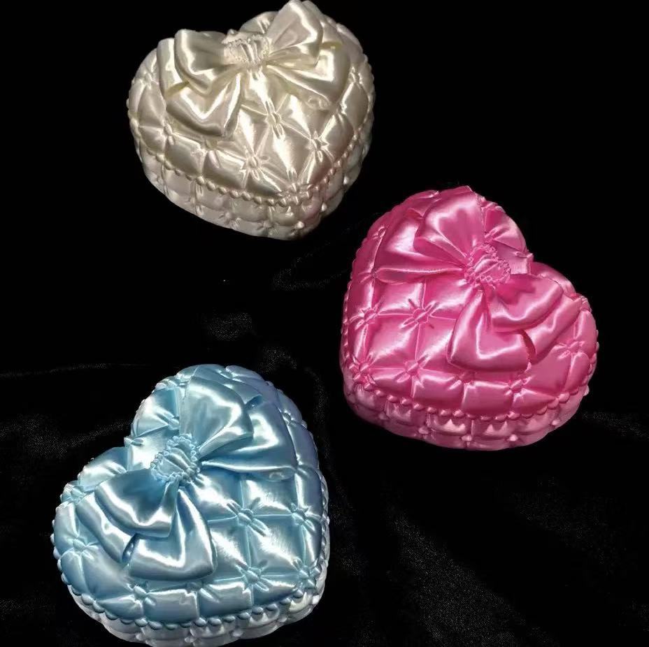 Silk Heart-Shaped Jewelry Box  - Token Tray Organizer recension och pris
